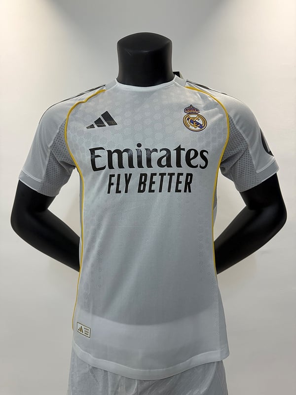 Version Joueur 25/26 Real Madrid domicile