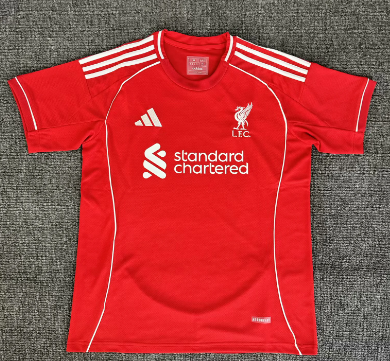 Version des supporters 25/26 Liverpool HMOE