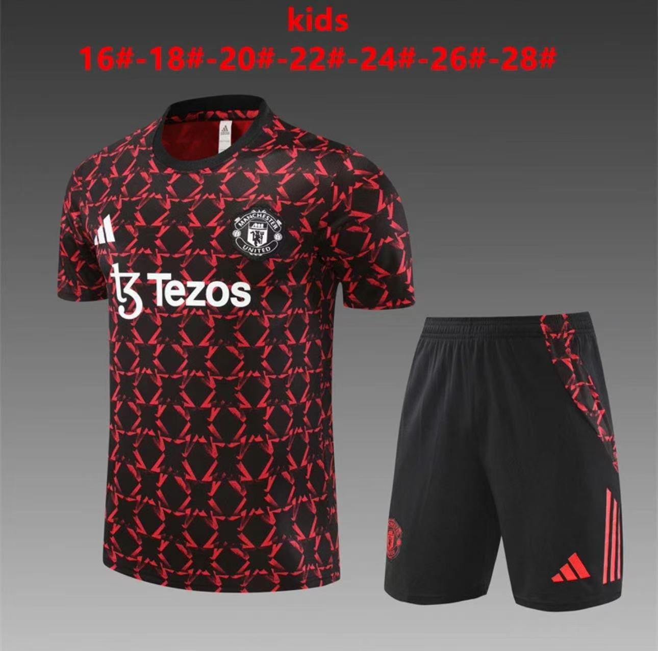 Maillots d'entraînement camouflage rouge et noir Manchester United 24/25 pour enfants