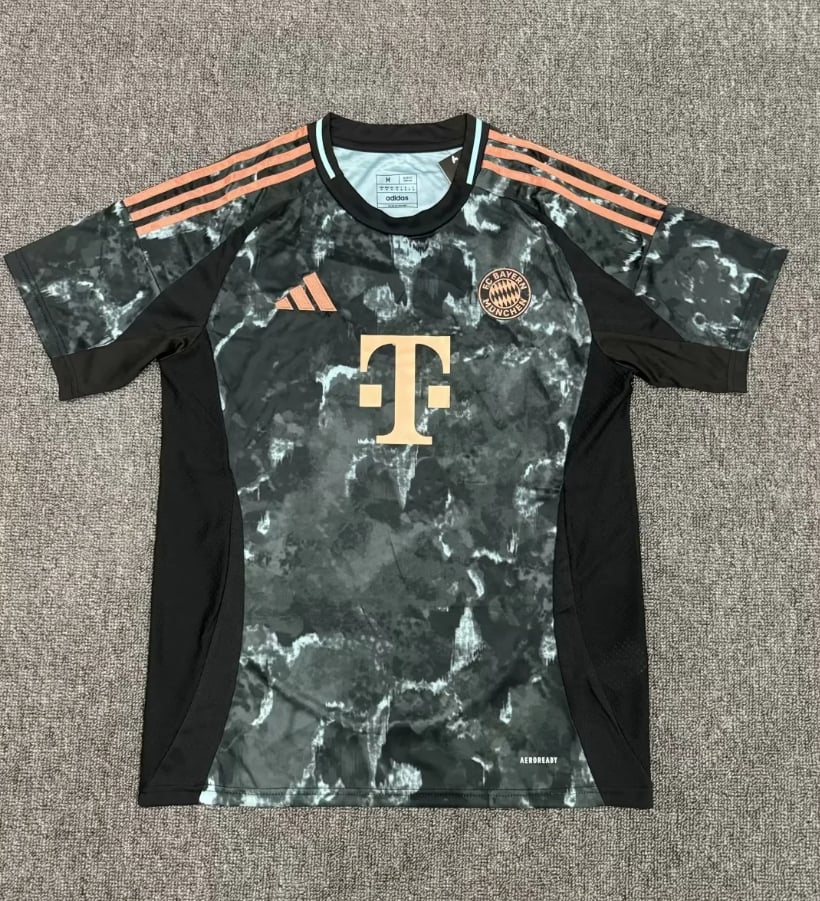 Version supporters 24/25 Bayern Extérieur