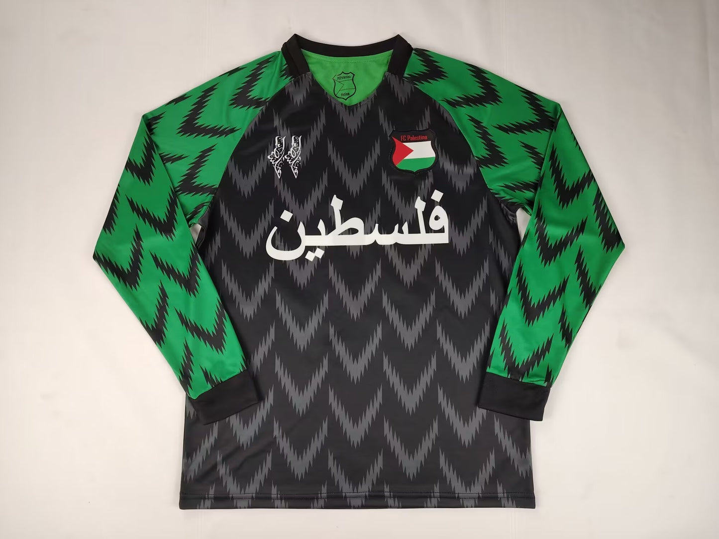 Version Fans 24/25 Palestine Manches longues diagonales noires et vertes alternées