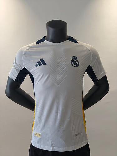 Maillot d'entraînement blanc du Real Madrid, version joueurs 24/25