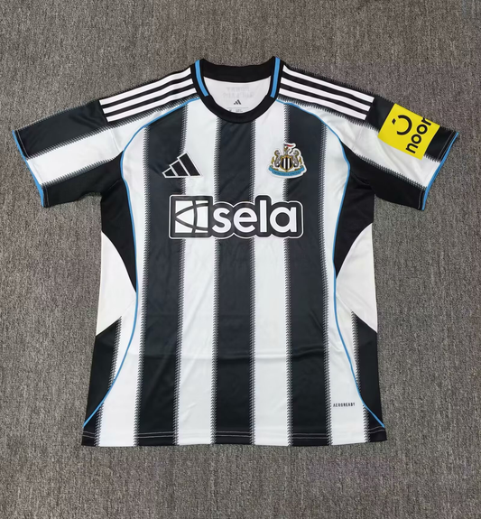 Version fans 25/26 Terrain à domicile de Newcastle United