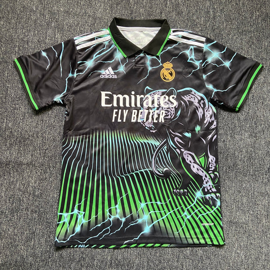 Version Fans 24/25 spécial Real Madrid