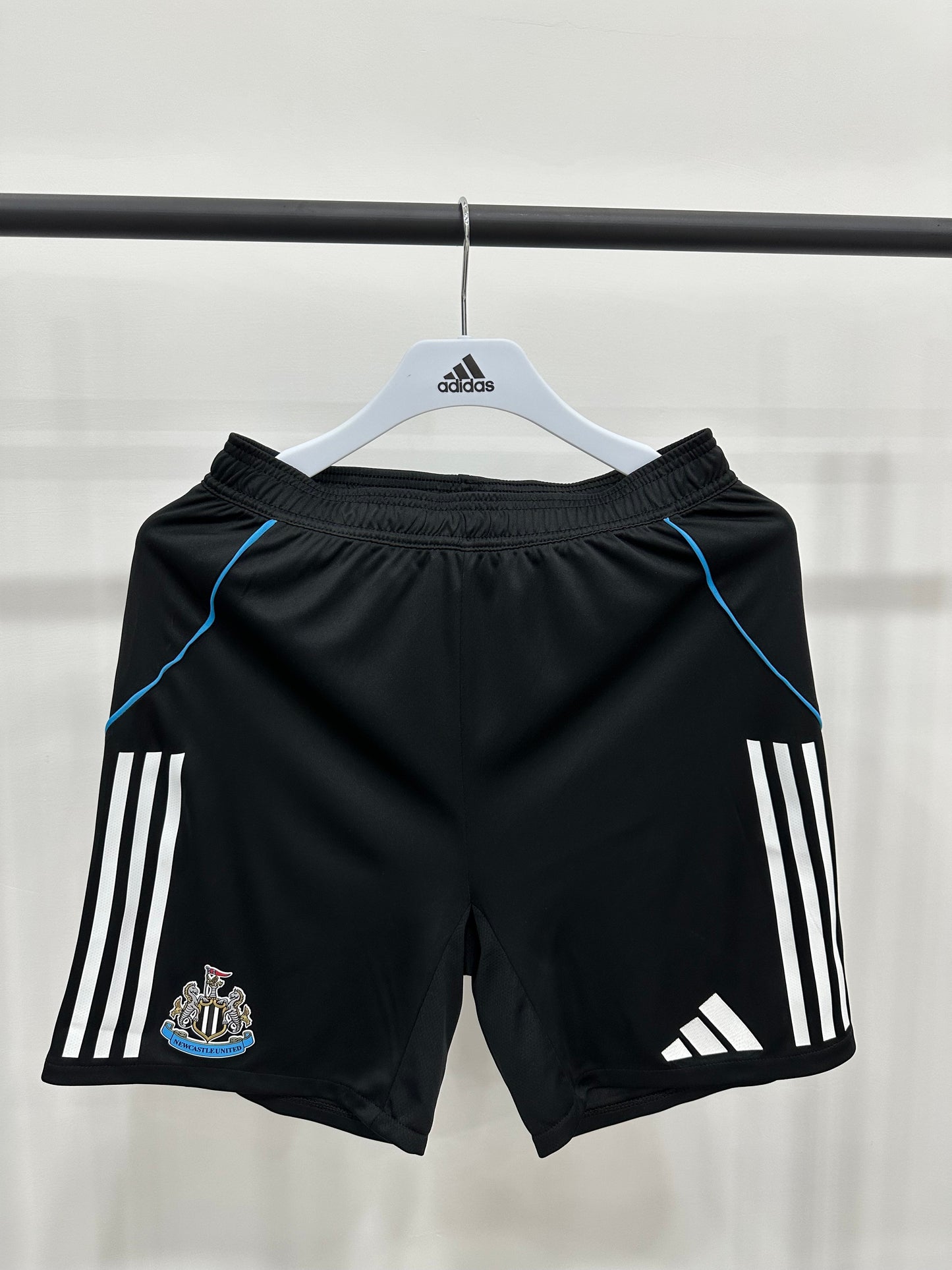 Short domicile Newcastle United version joueur 25/26