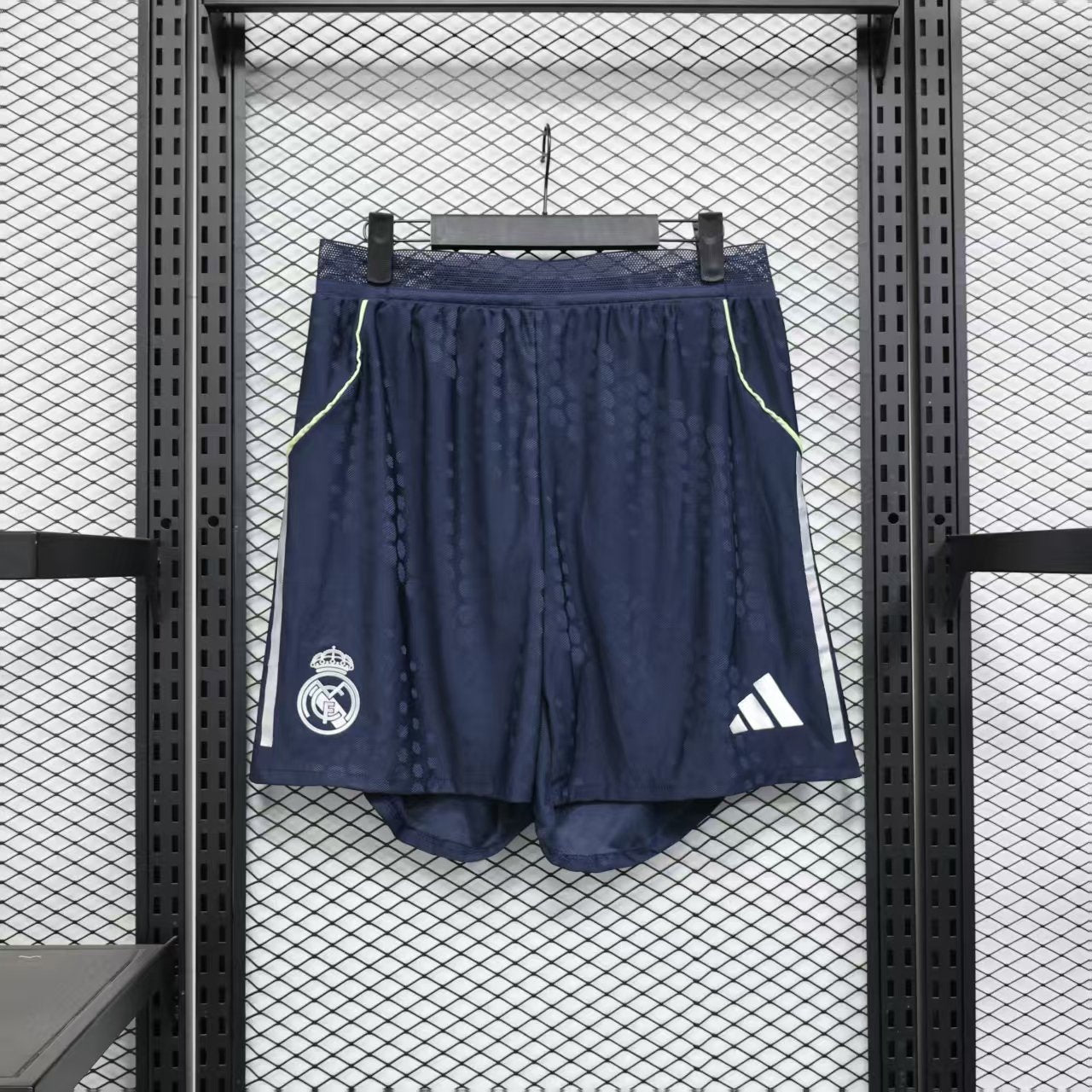 Short extérieur Real Madrid version joueur 25/26