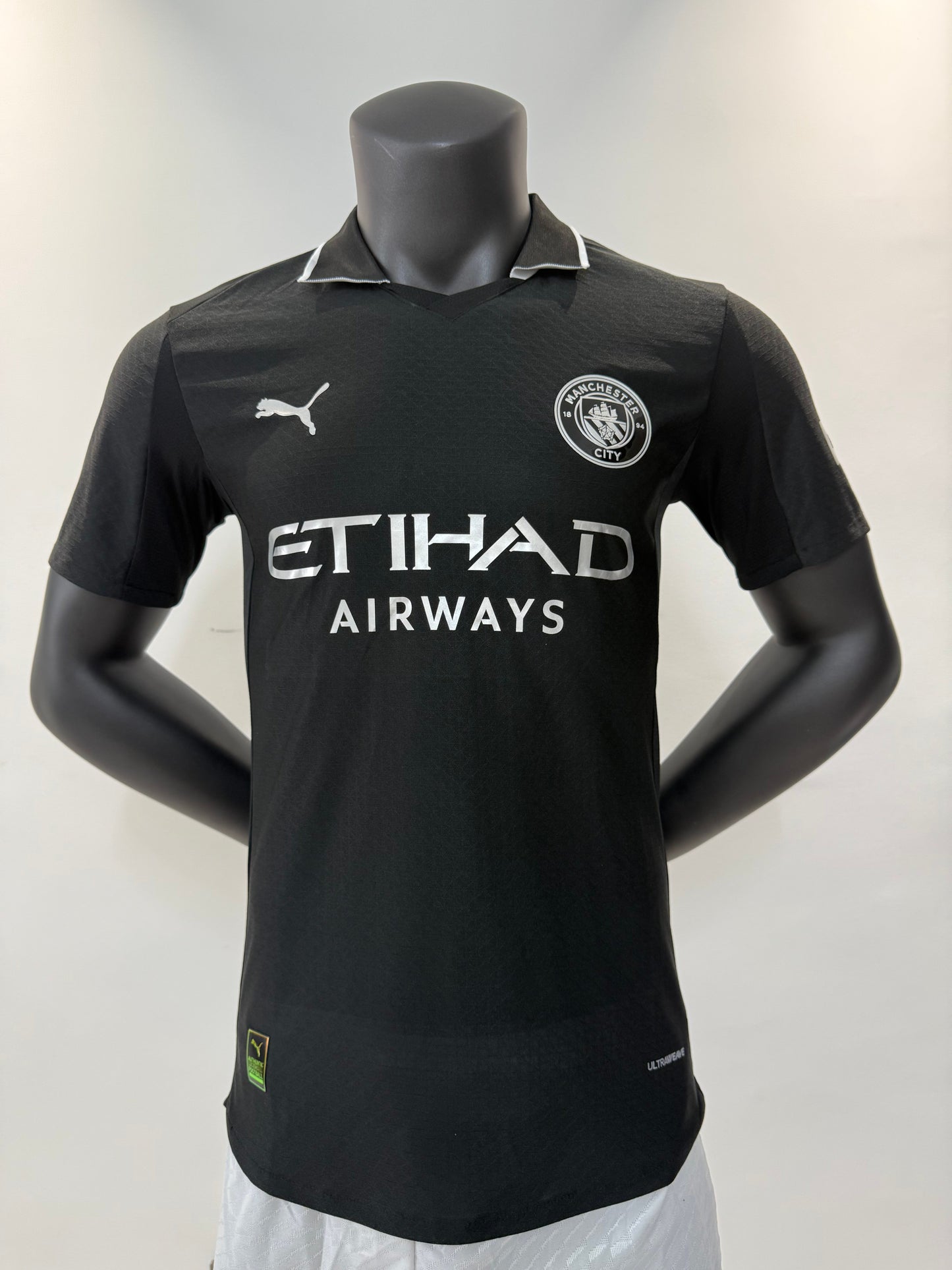 25/26Les trois clients de Manchester City
