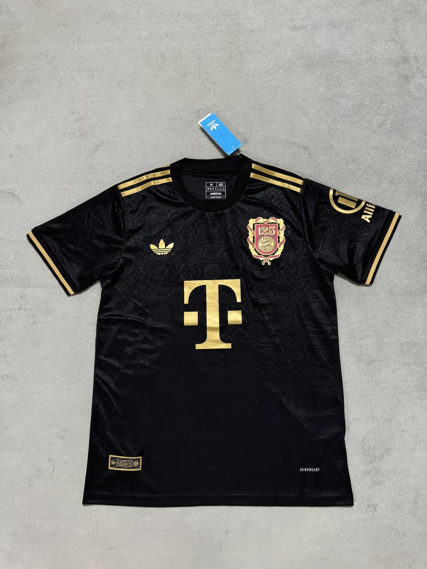 Version fans 25/26 Bayern MunChen noir 125Édition commémorative