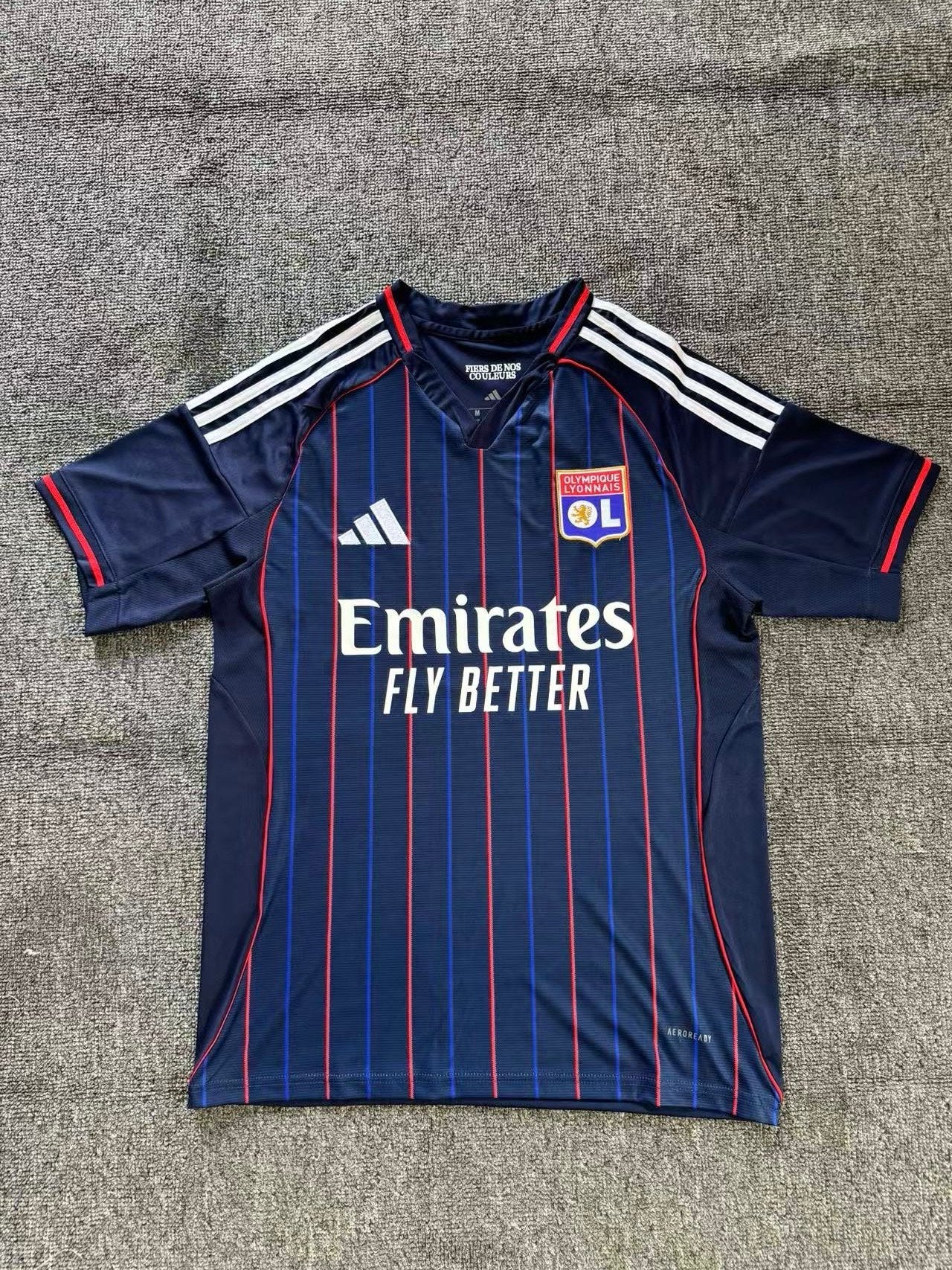 Version supporters 25/26 Lyon à l'extérieur