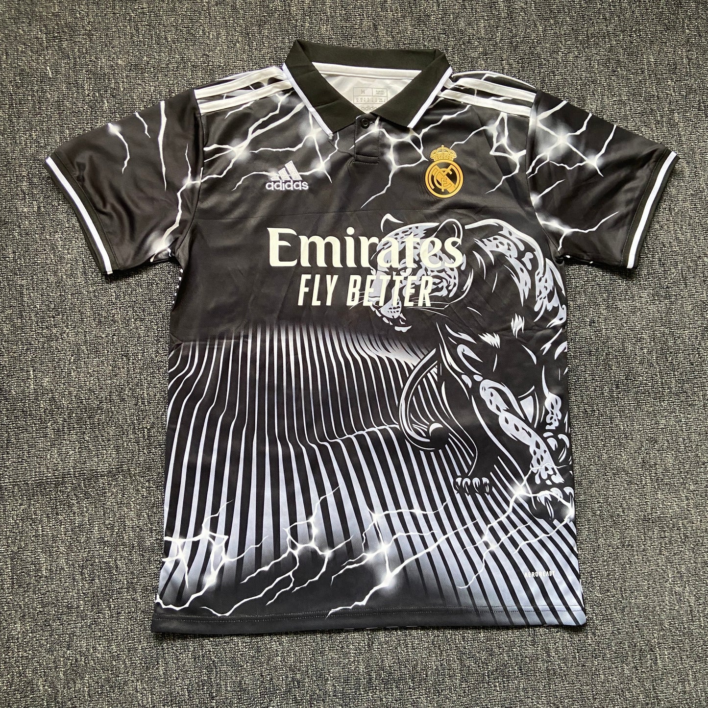 Version Fans 24/25 spécial Real Madrid