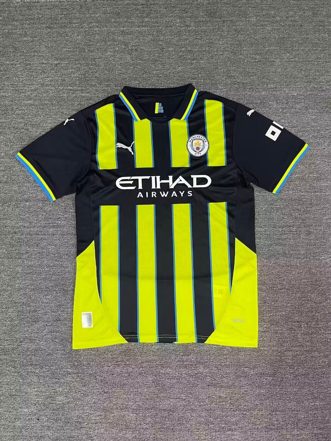 Version supporters 24/25 Manchester City extérieur