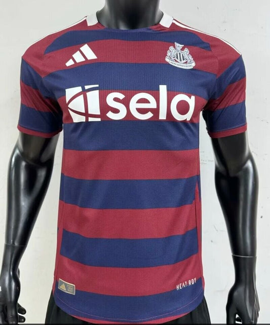 Version 24/25 du troisième joueur de Newcastle United