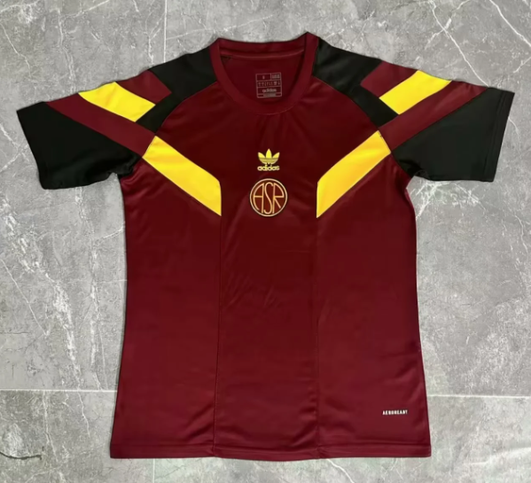 Tenue d'entraînement olympique de la Roma, version 24/25 pour les supporters