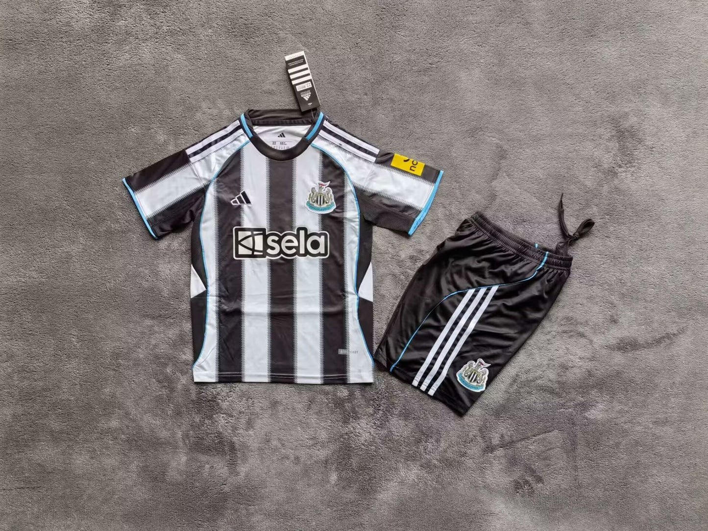 Maillots enfants 25/26 Newcastle domicile