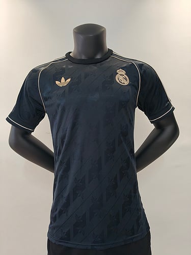 Vêtements de loisirs du Real Madrid, version joueurs 24/25