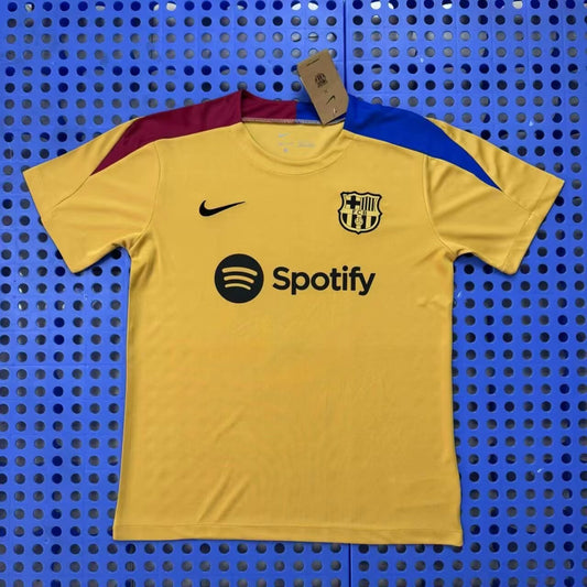 Tenue d'entraînement noire et jaune du FC Barcelone version supporters 25/26