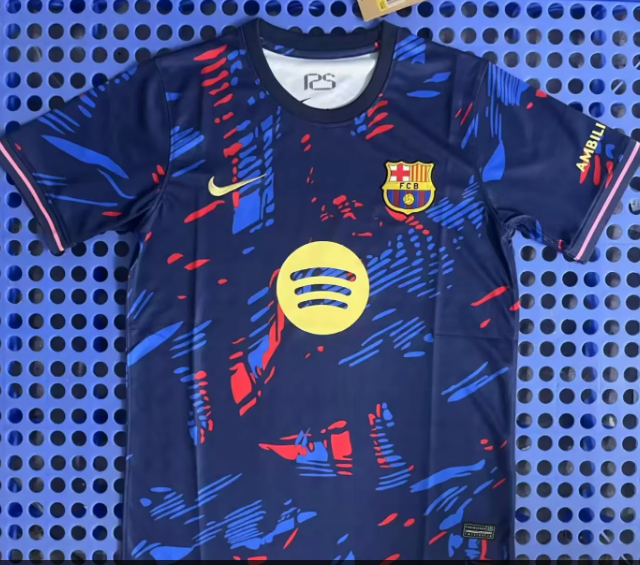 Version 2526 des supporters de Barcelone, tenue d'entraînement pré-match colorée