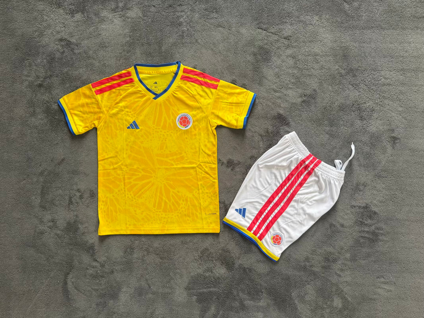 Kits enfants 25/26 Columbia domicile