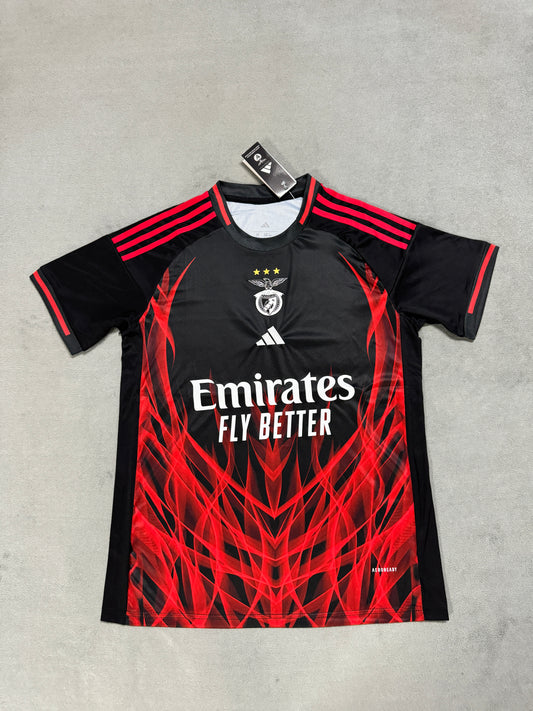 Version Fans 25/2Benfica collabore en noir