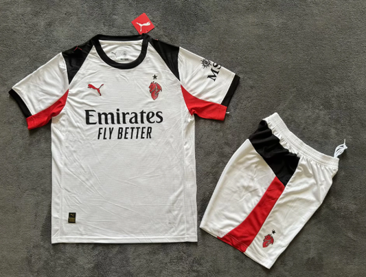 Maillots adultes 25/26 AC à l'extérieur