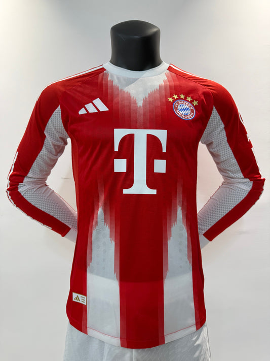 Version joueur 25/26 Bayern Munich domicile (manches longues)