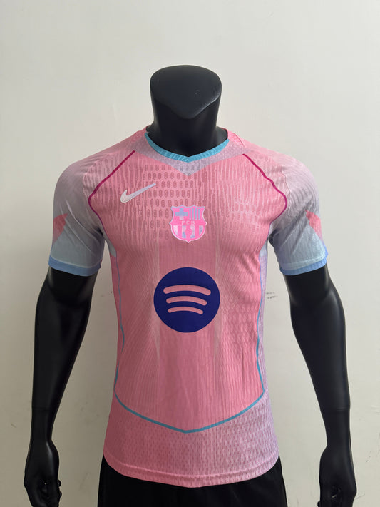 2526 joueurs roses en uniforme d'avant-match de Barcelone