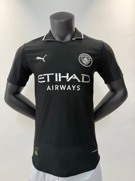 25/26Les trois clients de Manchester City