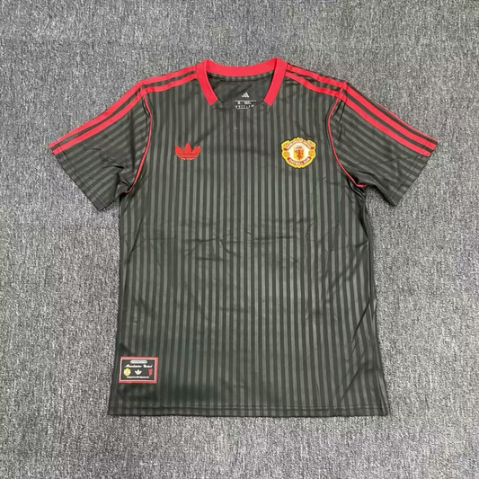 Version Fans 25/26 Manchester United rétro édition anniversaire noire