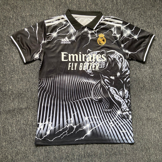 Version Fans 24/25 spécial Real Madrid