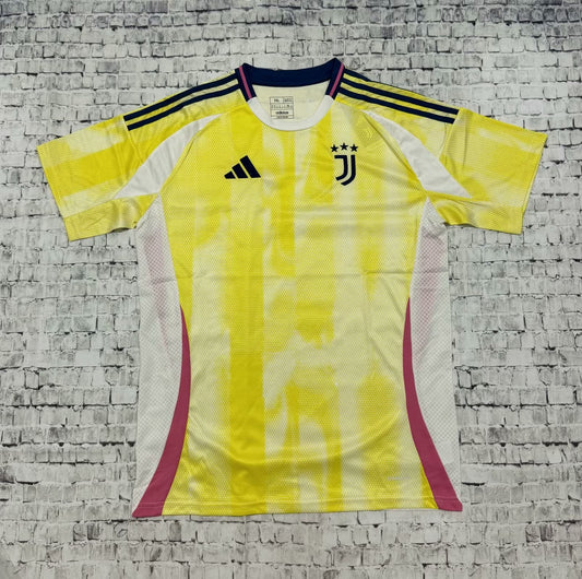 Version supporters 24/25 Juventus à l'extérieur