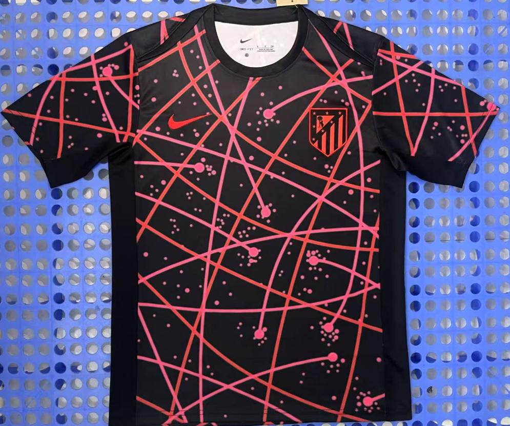 Uniforme d'entraînement pré-match rouge et noir de l'Atlético Madrid Version 25/26 pour les supporters