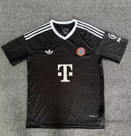 Tenue d'entraînement noire Bayern Version 24/25 pour les fans
