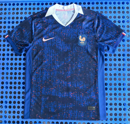 Version supporters 25/26 France domicile terrain