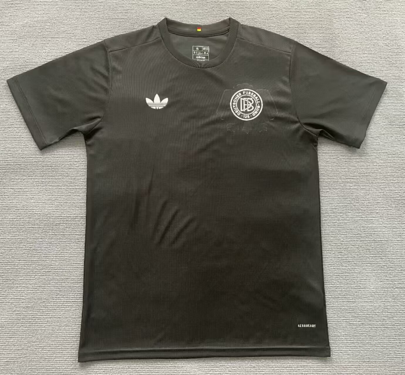 Version Fans 25/26 Édition commémorative allemande 125 noire